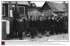 1938 – Eesti Vabariigi perioodil levis Eestile omane seltsinguline tegevus ka Petserimaale. Kodutütarde paraad Irboskas. 
Foto: Ahto Raudoja kogu