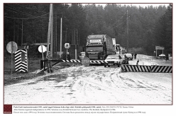 1994 - Pärast Eesti taasiseseisvumist 1991. aastal tekkis keset Setomaad piir kahe riigi vahel. Koidula piiripunkt 1994. aastal. 
Foto: EFA.204.P.0-173710, Toomas Volmer