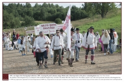 2009 - Seto Kuningriigi traditsioon sai alguse 1994. aastal. 2009. aastal peeti kuningriik Luhamaa nulgas Määsi mäel. Sõjaväeparaad on päeva üks vaatemängulisemaist osadest. 
Foto: Tõnu Noorits