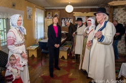 Riitsaarõ Evar võtt presidenti vasta Seto Ateljee Galeriih. Sundelli Harri pilt.